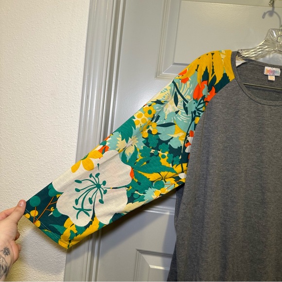 LuLaRoe Grey Floral Print Raglan Sleeves Randy Top size 3XL - Picture 4 of 8